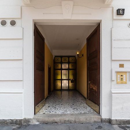 Porta Genova Balcony Apartment Milan Bagian luar foto