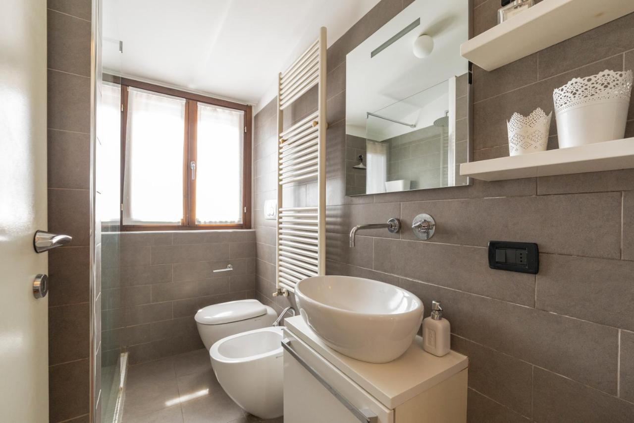 Porta Genova Balcony Apartment Milan Bagian luar foto