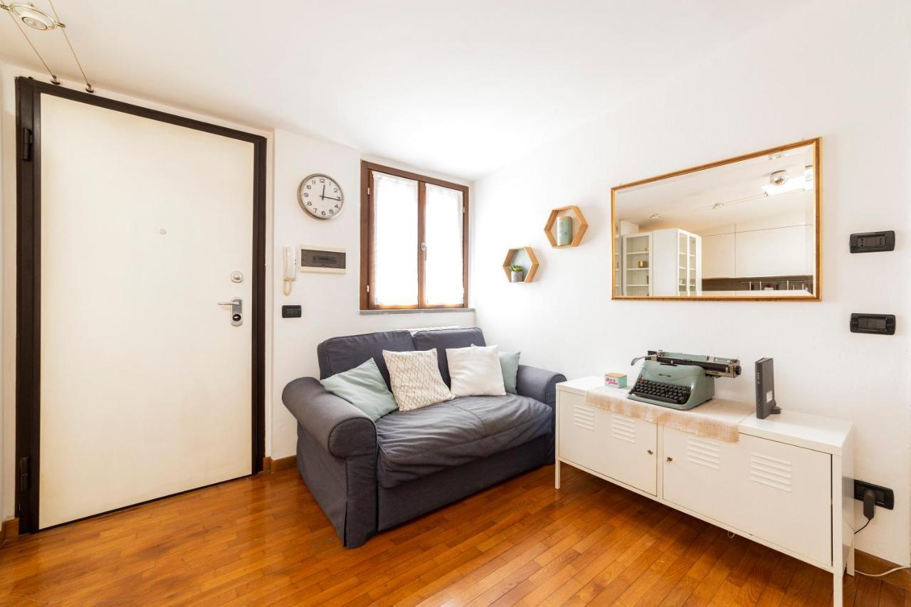 Porta Genova Balcony Apartment Milan Bagian luar foto